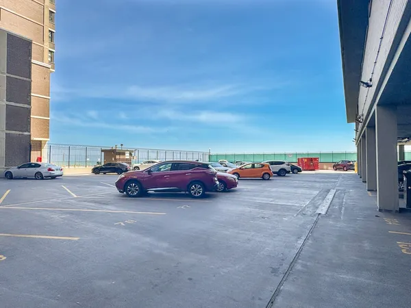 $285,000 | 6301 North Sheridan Road, Unit 24E, Chicago, IL 60660