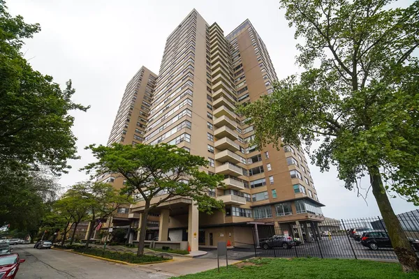 $285,000 | 6301 North Sheridan Road, Unit 24E, Chicago, IL 60660