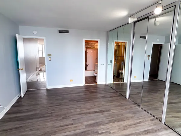 $285,000 | 6301 North Sheridan Road, Unit 24E, Chicago, IL 60660