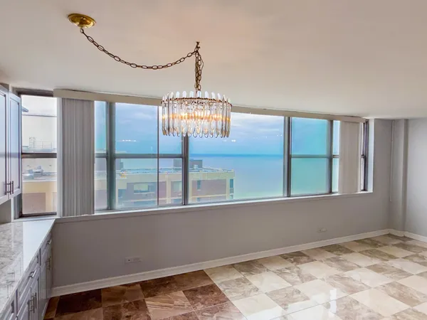 $285,000 | 6301 North Sheridan Road, Unit 24E, Chicago, IL 60660