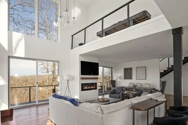 $899,900 | 1171 Hutchins Bend Road, Sparta, TN 38583