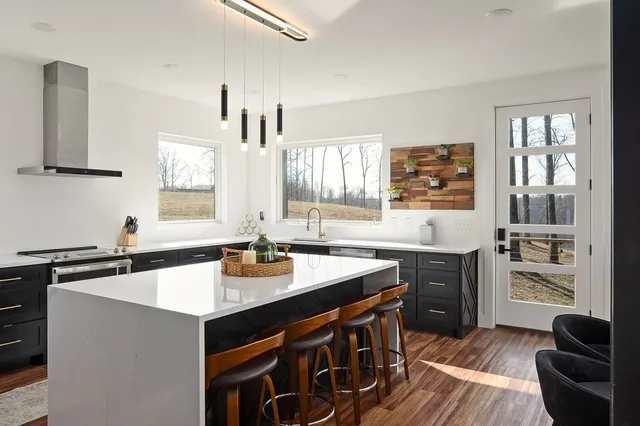 $899,900 | 1171 Hutchins Bend Road, Sparta, TN 38583