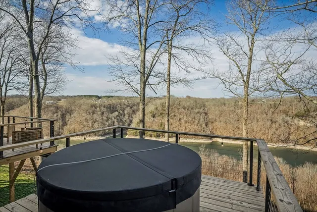 $899,900 | 1171 Hutchins Bend Road, Sparta, TN 38583