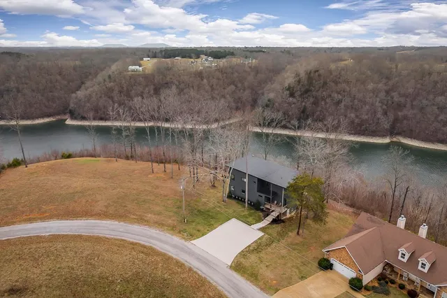 $899,900 | 1171 Hutchins Bend Road, Sparta, TN 38583