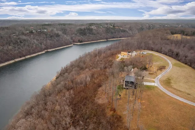$899,900 | 1171 Hutchins Bend Road, Sparta, TN 38583