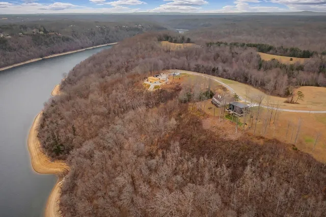 $899,900 | 1171 Hutchins Bend Road, Sparta, TN 38583