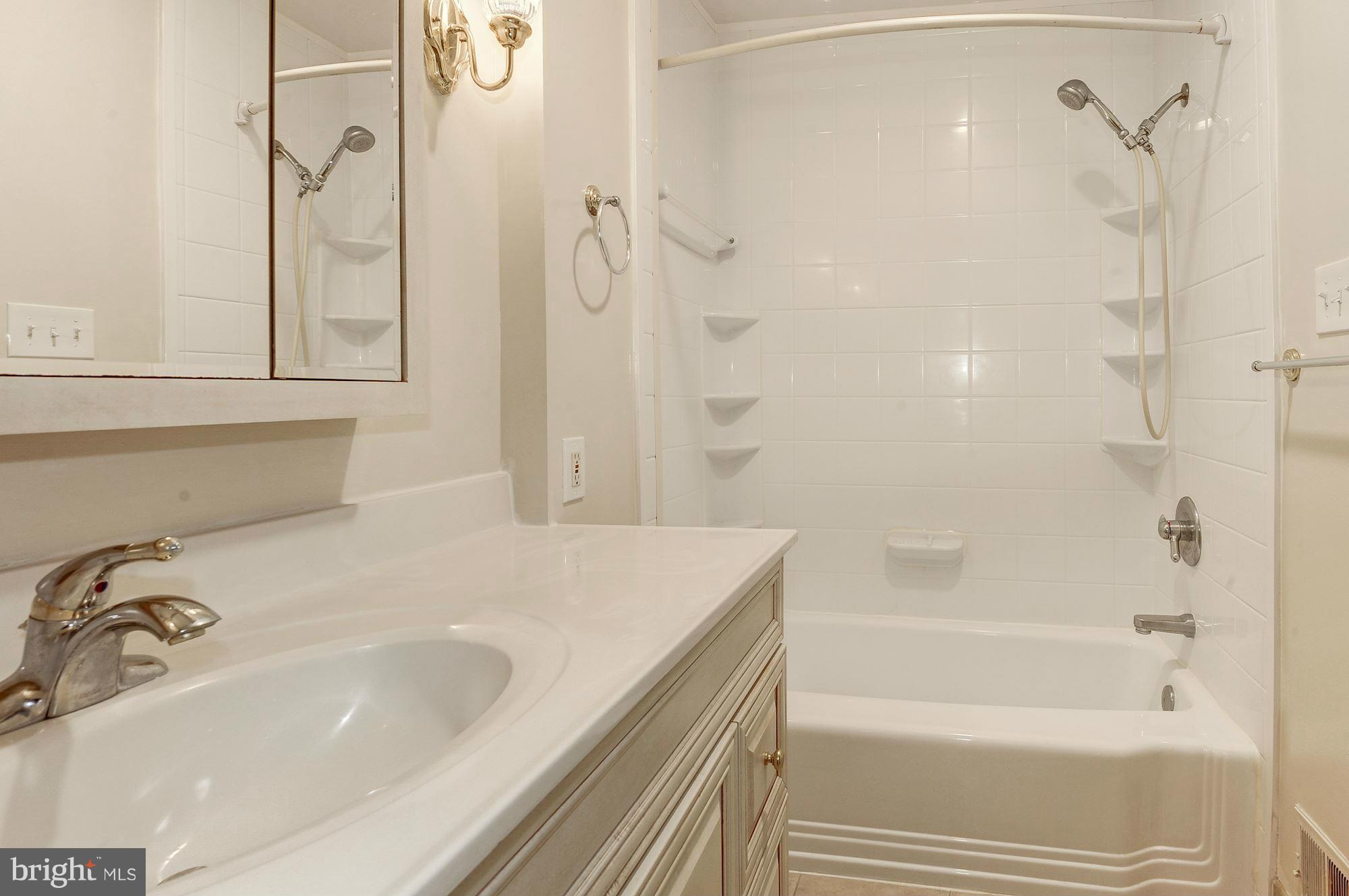 11184 Saffold Way Reston, VA 20190 - Photo 14 of 30 Bath (Master)