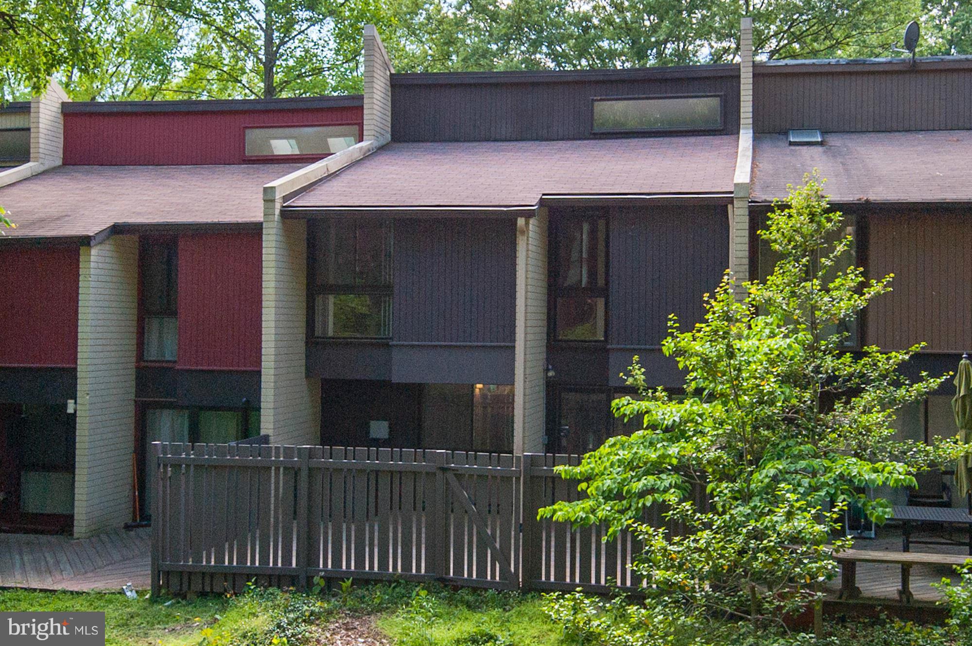 11184 Saffold Way Reston, VA 20190 - Photo 25 of 30 Exterior (Rear)