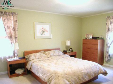 1675 Severn Road Grosse Pointe, MI 48236 - Photo 7 of 9 783601-6.JPG