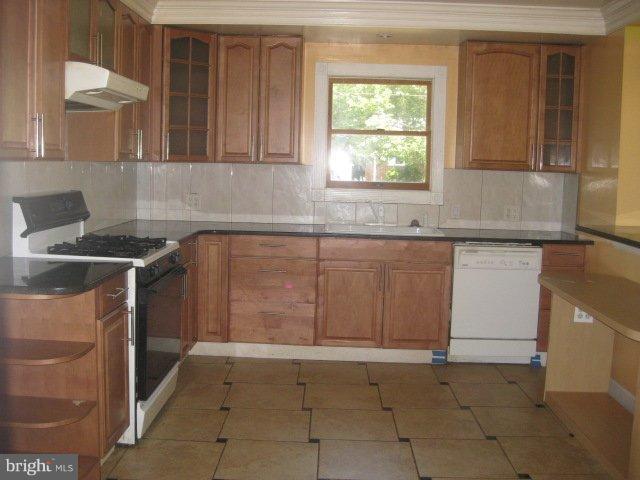 7417 Jervis Street Springfield, VA 22151 - Photo 1 of 16 Kitchen