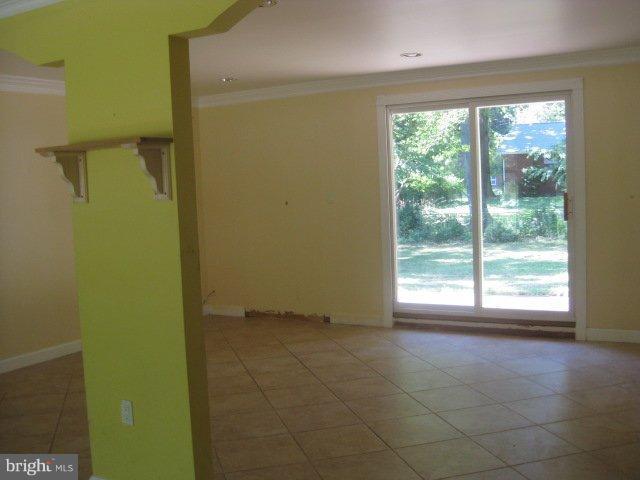 7417 Jervis Street Springfield, VA 22151 - Photo 3 of 16 Living Room