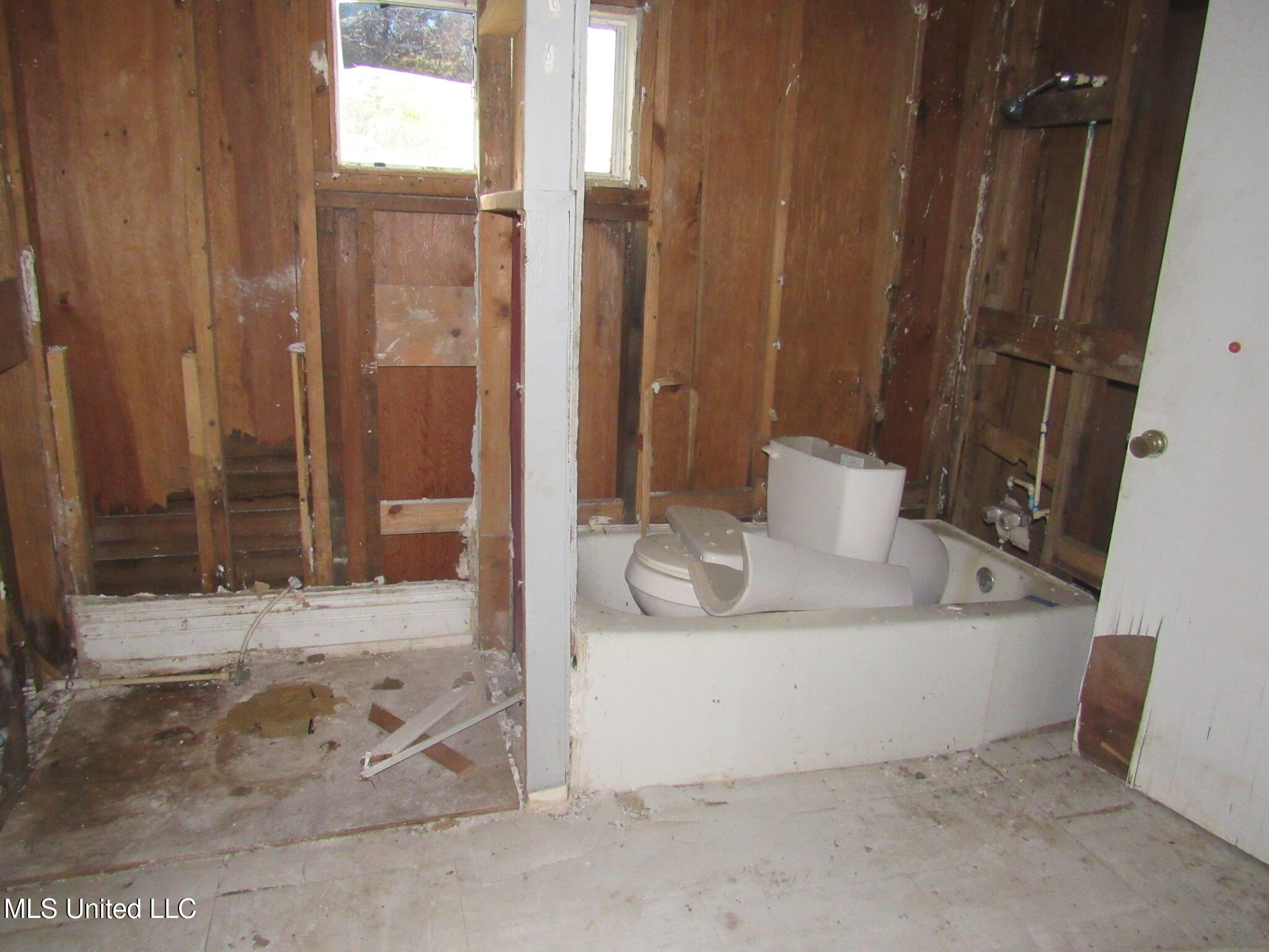 108 Hightower Street Sardis, MS 38666 - Photo 7 of 17 IMG_4374