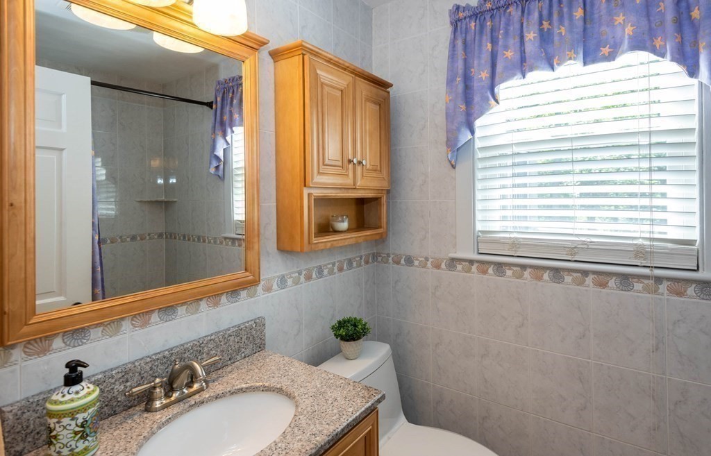 47 Canterbury Road Lynnfield, MA 01940 - Photo 20 of 31 Gallery Image 20