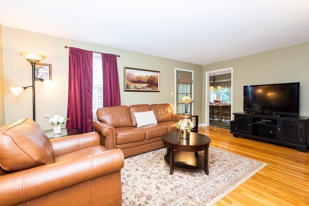 47 Canterbury Road Lynnfield, MA 01940 - Photo 8 of 31 Gallery Image 8