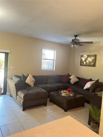 a view of an entryway with a projector