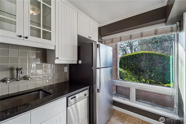 $1,750 | 530 West Olympic Place, Unit 105, Seattle, WA 98119