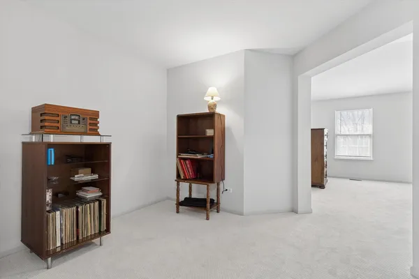 $349,900 | 77 Lee Court, Winfield, IL 60190