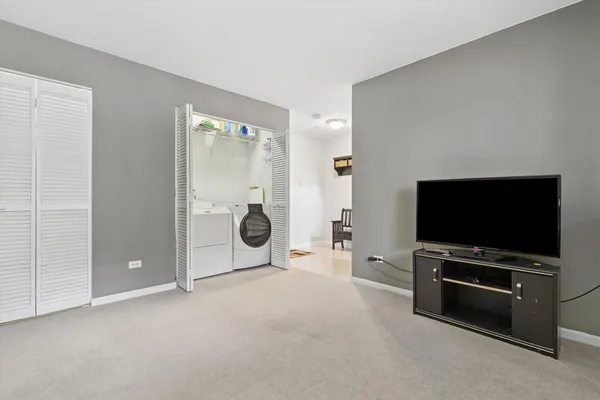 $349,900 | 77 Lee Court, Winfield, IL 60190