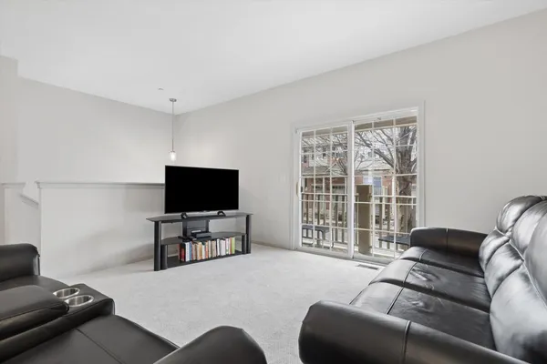 $349,900 | 77 Lee Court, Winfield, IL 60190