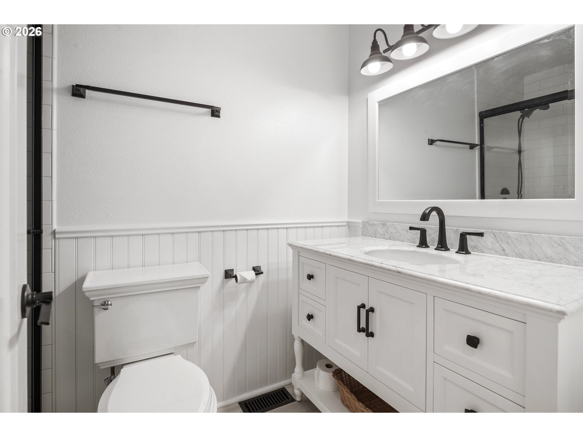 6422 Southwest Roundtree Court Portland, OR 97219 - Photo 16 of 37 Bathroom