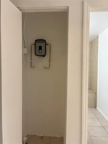 a view of entryway with a outdoor space