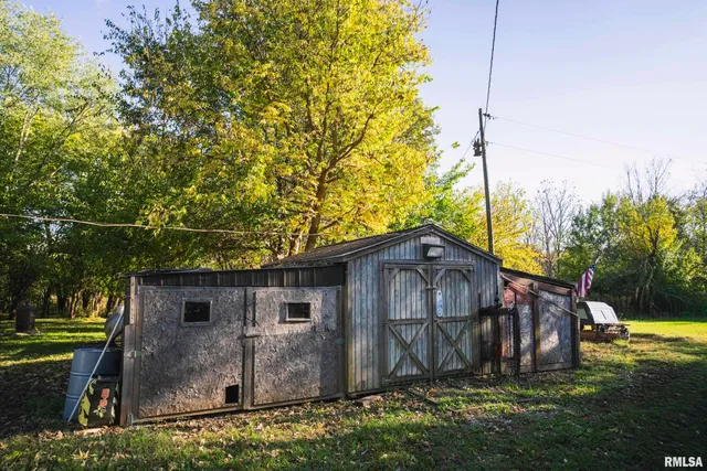 $1,195,000 | 3070 East County Road 900, Plymouth, IL 62367