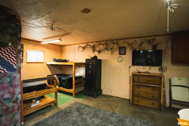 $1,195,000 | 3070 East County Road 900, Plymouth, IL 62367