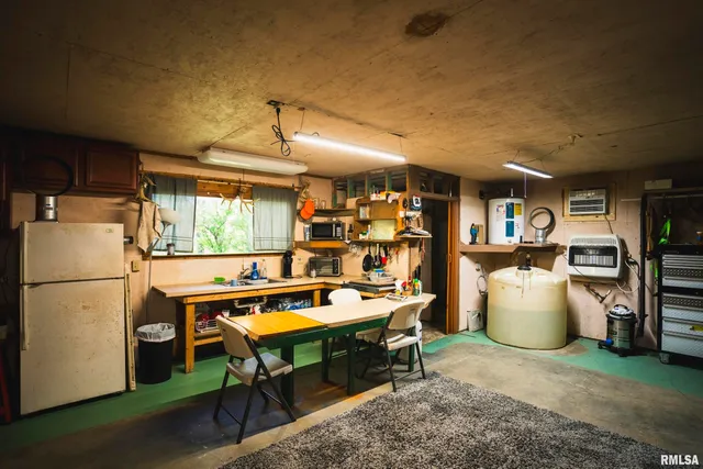 $1,195,000 | 3070 East County Road 900, Plymouth, IL 62367