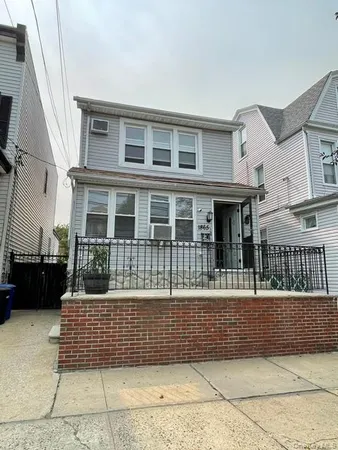 $2,700 | 1865 Mulford Avenue | Pelham Bay