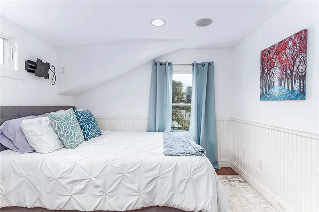 $725,000 | 132 Highland Avenue, Portsmouth, RI 02871