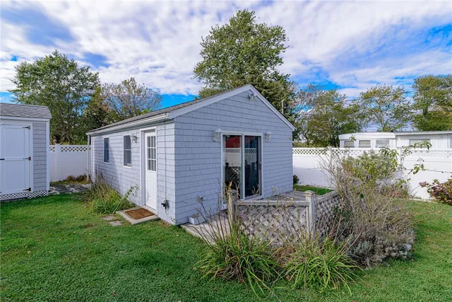 $725,000 | 132 Highland Avenue, Portsmouth, RI 02871