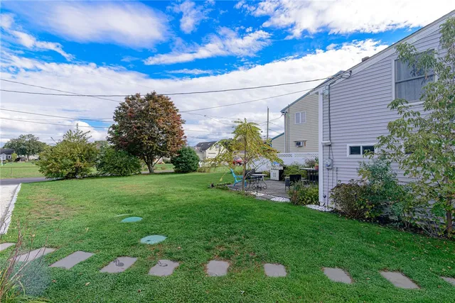$725,000 | 132 Highland Avenue, Portsmouth, RI 02871