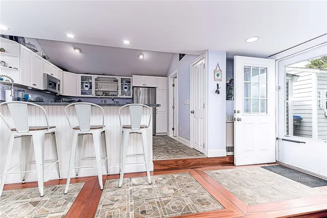$725,000 | 132 Highland Avenue, Portsmouth, RI 02871