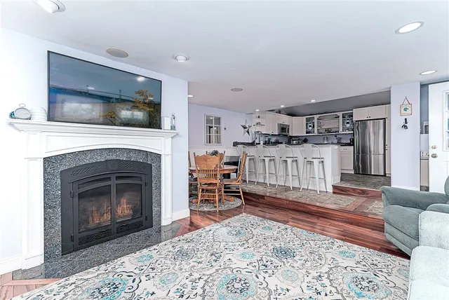 $725,000 | 132 Highland Avenue, Portsmouth, RI 02871