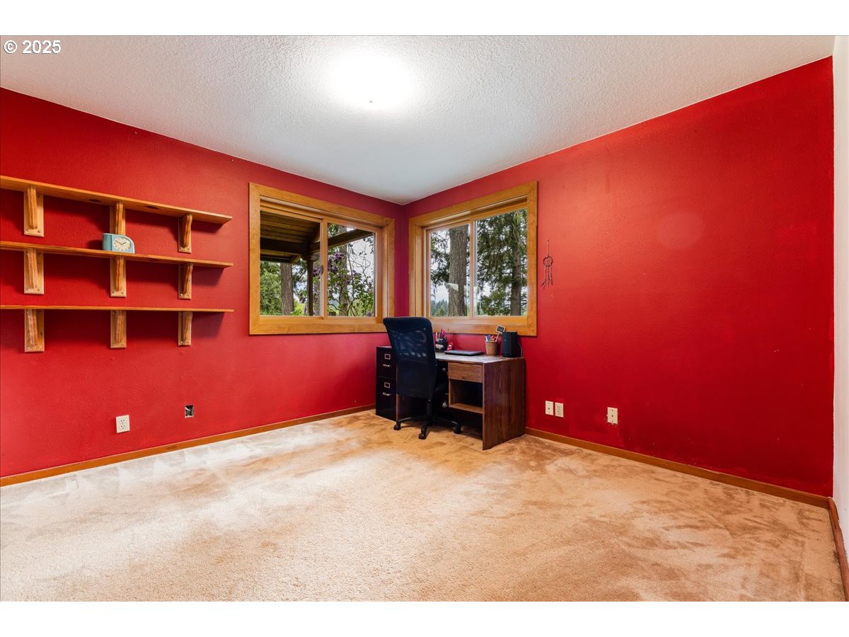 18258 South Dillman Road Oregon City, OR 97045 - Photo 19 of 43 a room with furniture and window