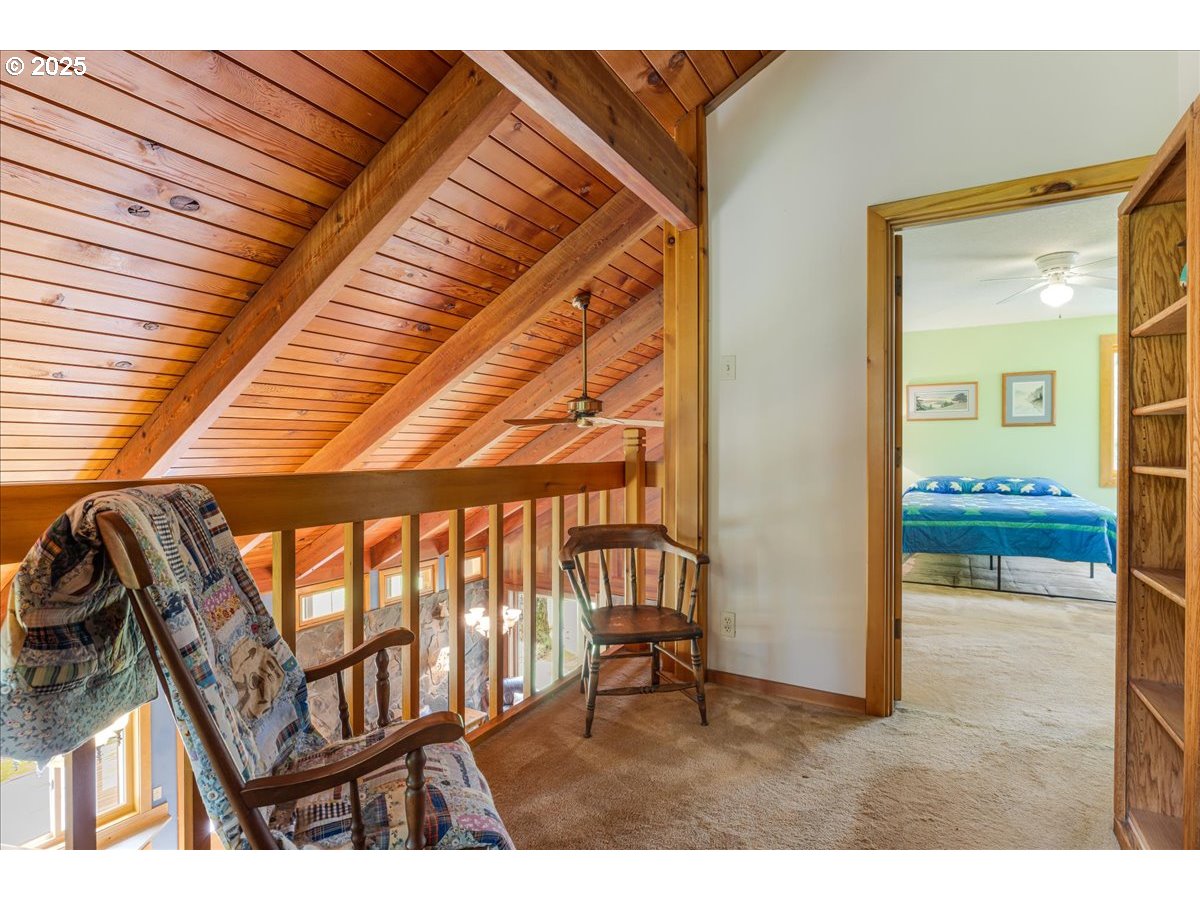 18258 South Dillman Road Oregon City, OR 97045 - Photo 22 of 43 a view of an entryway