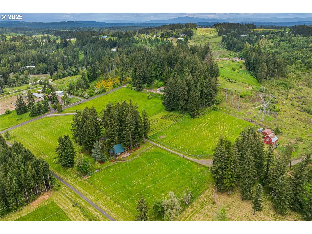 18258 South Dillman Road Oregon City, OR 97045 - Photo 38 of 43 a view of a big yard