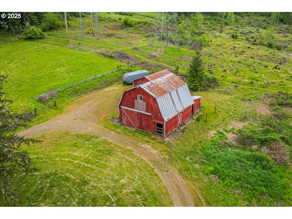 18258 South Dillman Road Oregon City, OR 97045 - Photo 40 of 43 a view of a field with an ocean