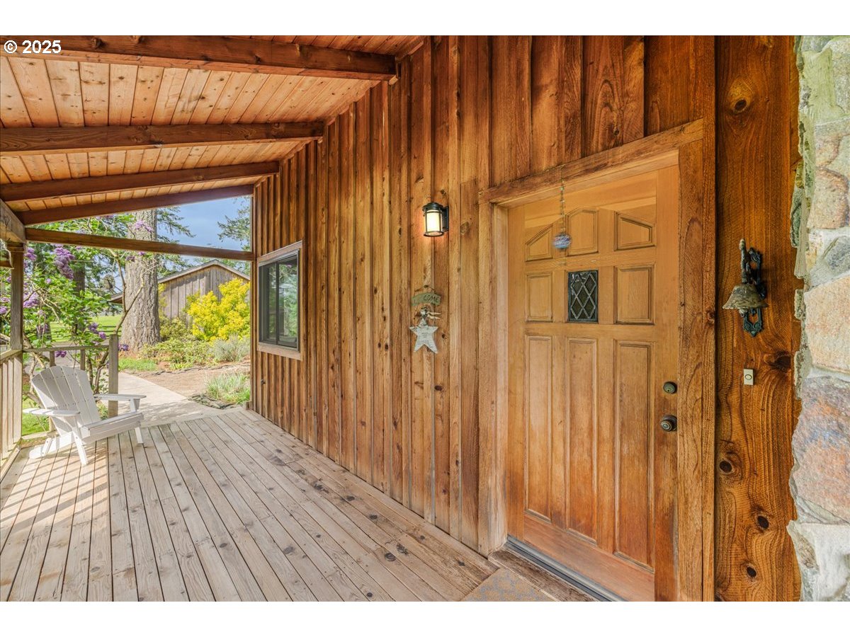 18258 South Dillman Road Oregon City, OR 97045 - Photo 6 of 43 a view of an entryway with wooden floor