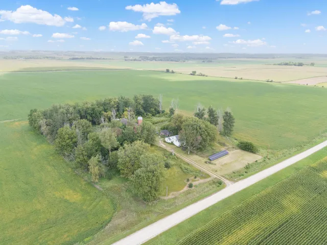 $275,000 | 18216 535th Street, West Concord, MN 55985