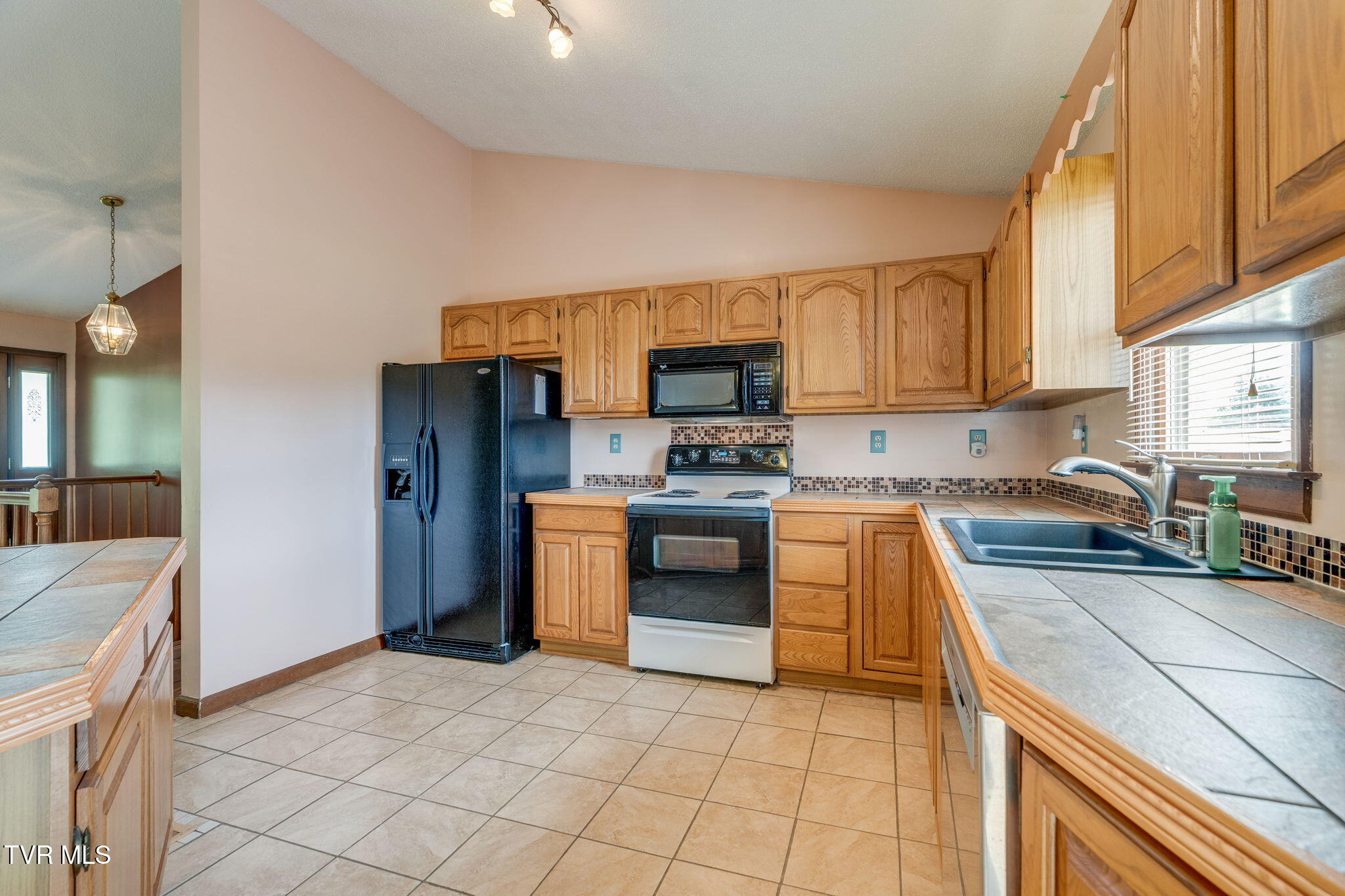 100 Ridge Cir Drive Fall Branch, TN 37656 - Photo 13 of 41 100 Ridge Circle Dr - 13