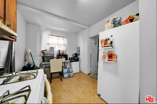 a view of back yard of the house