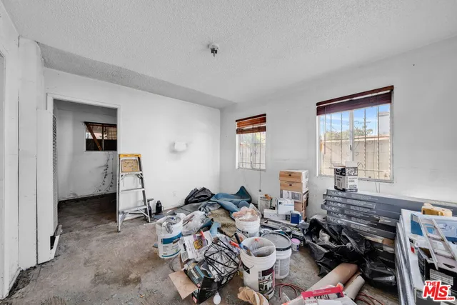 a view of utility room