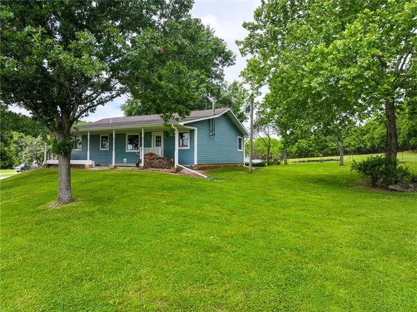 $625,000 | 5855 Southeast 981 Pvt Road, Collins, MO 64738