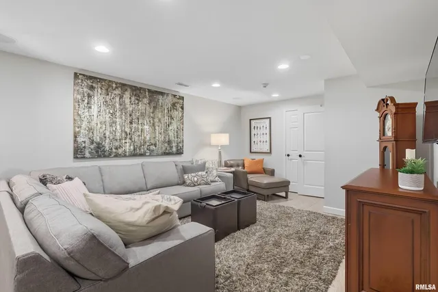 $505,000 | 5767 Evergreen Place, Bettendorf, IA 52722