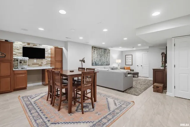 $505,000 | 5767 Evergreen Place, Bettendorf, IA 52722