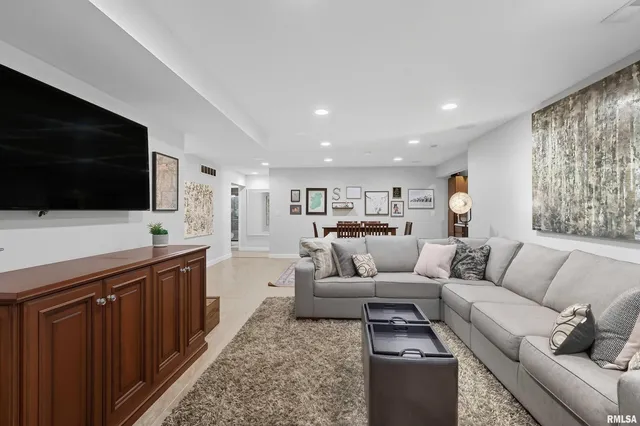 $505,000 | 5767 Evergreen Place, Bettendorf, IA 52722