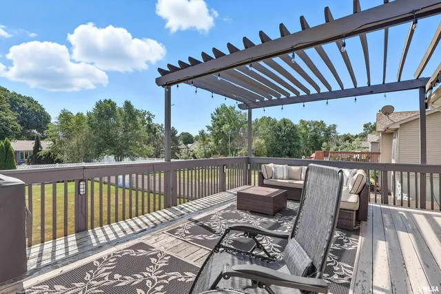 $505,000 | 5767 Evergreen Place, Bettendorf, IA 52722