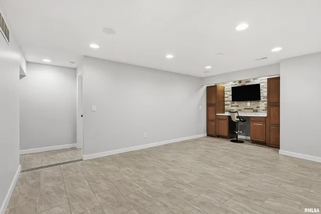 $505,000 | 5767 Evergreen Place, Bettendorf, IA 52722