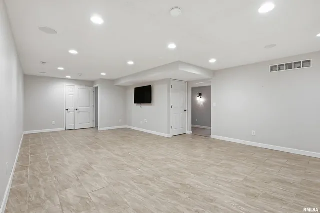 $505,000 | 5767 Evergreen Place, Bettendorf, IA 52722